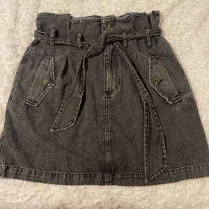 Black jean skirt. Elastic band.